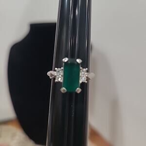 Vintage AVON Green Glass Stone Silver Tone Costume Fashion Estate Cocktail Ring